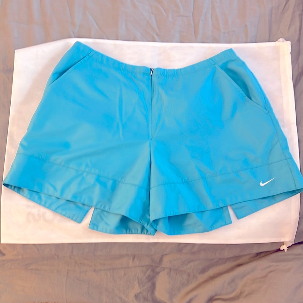 Nike-Light Weight-Zip Front Running/Sports Shorts -Back Zip Pockets-Sz L (12-14)